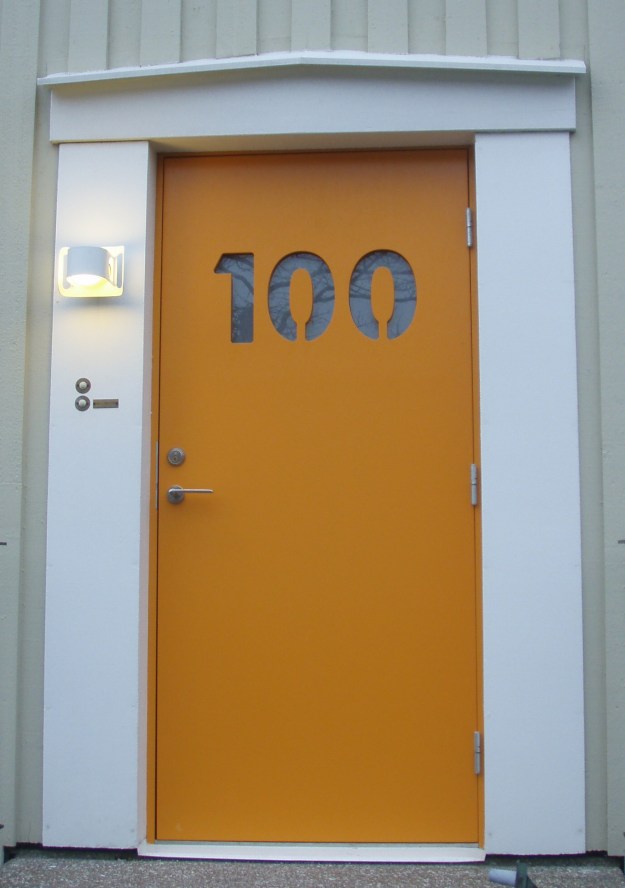 orange dörr_100