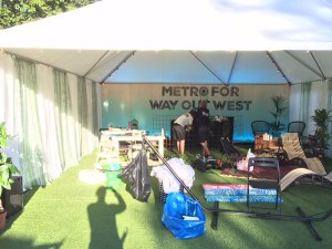 Metros monter i dagsljus